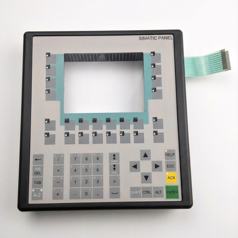 Frontal del panel con el teclado de membrana montado
